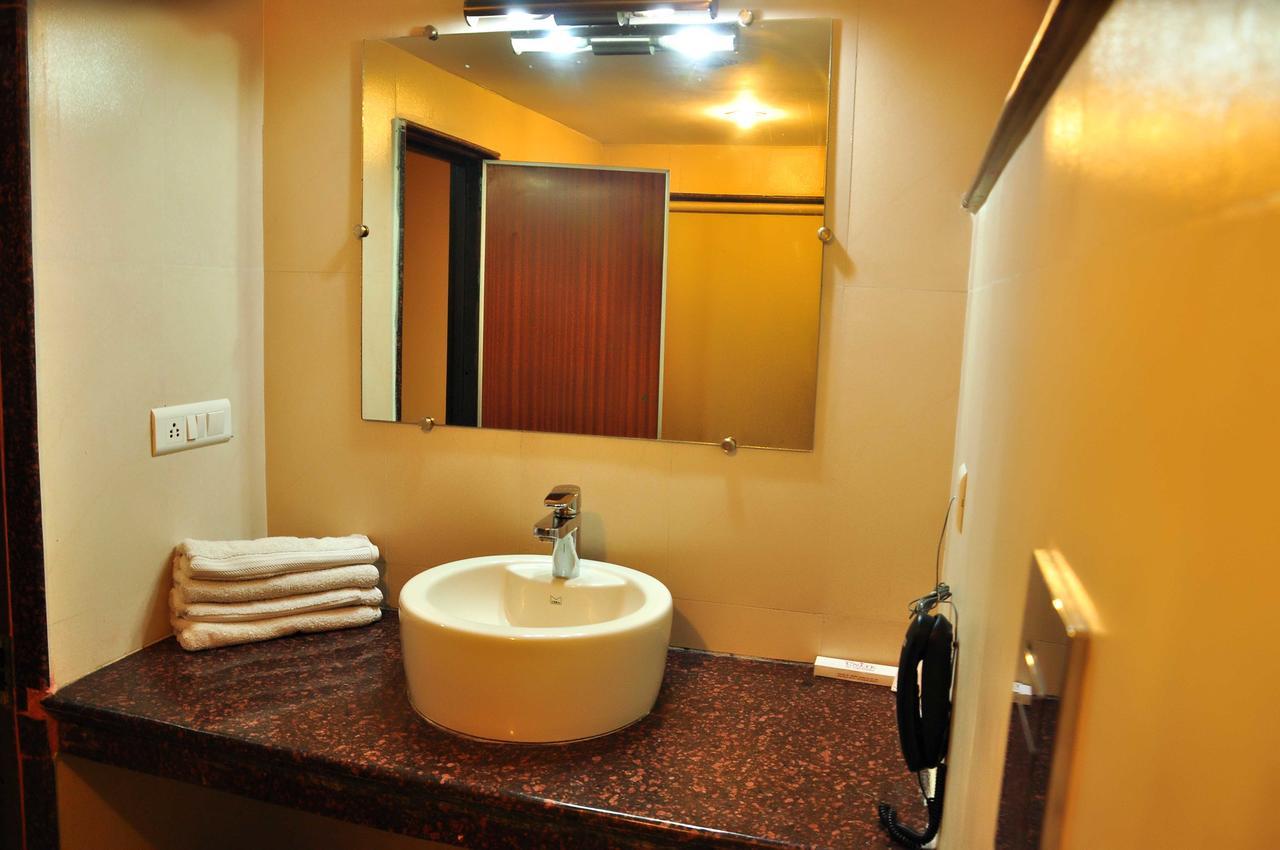 Hotel Unite Патханкот Екстер'єр фото